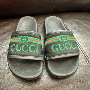Boys Gucci Slides size 29